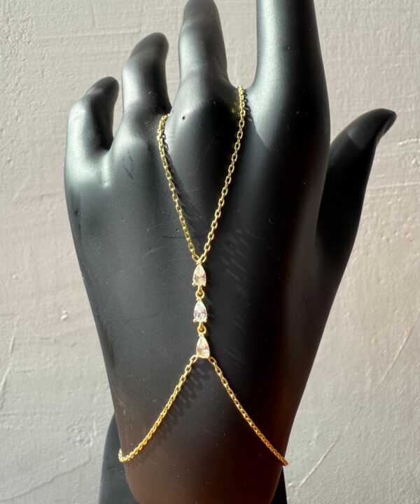 The 3 Diamonds Handchain